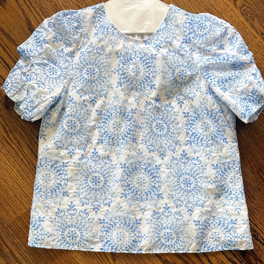 Lily Pulitzer Blue and White Medallion Puff-Sleeve Top